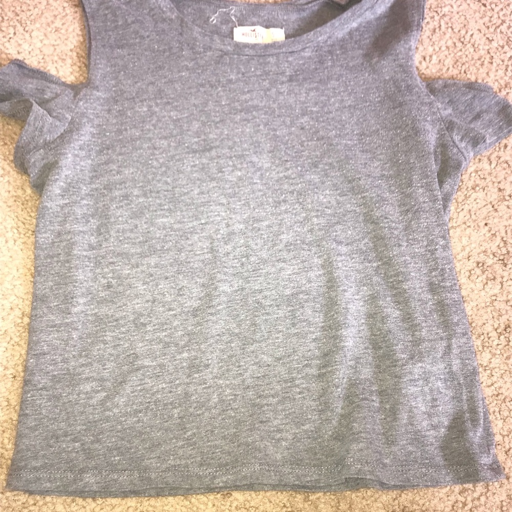 Shoulder cut out crop shirt